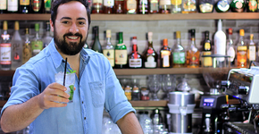 Bartender ensina drinques clássicos em curso online gratuito
