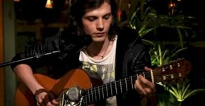 Cantor Toni Ferreira dá oficina de composição de letras de música