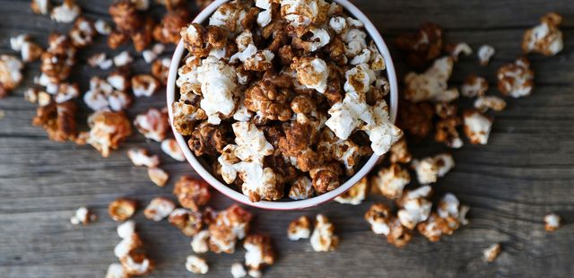 Faça uma pipoca de Ovomaltine irresistível para matar o desejo por doce