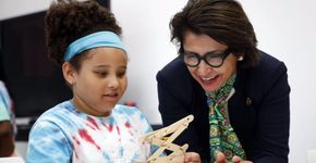 CEO do escotismo vai de cientista de foguetes a heroína feminista