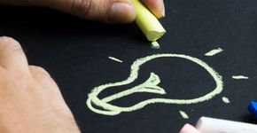 Com giz, estudantes transformam lousas em obras de arte