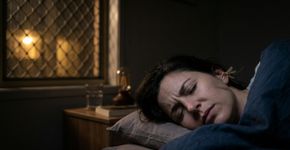 Por que os mosquitos gostam de voar perto do seu ouvido enquanto você está dormindo?