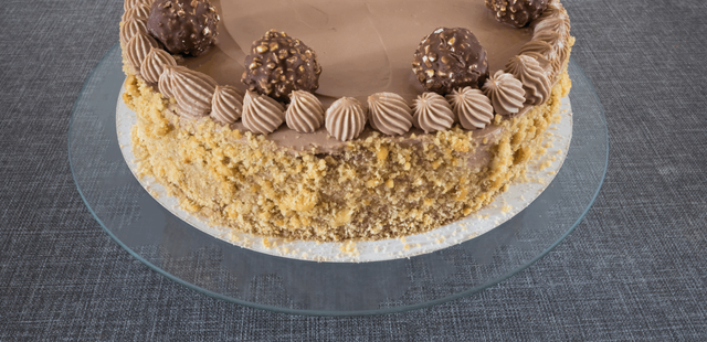 Não precisa ir ao forno: a melhor receita de cheesecake para quem ama os bombons Ferrero Rocher