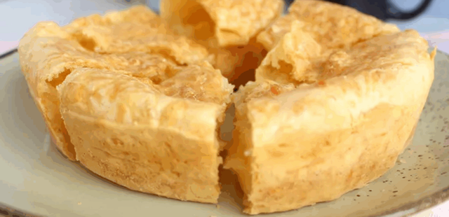 Receita rápida: bolo de queijo com 3 ingredientes para qualquer ocasião