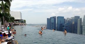 Conheça a piscina mais alta de borda infinita do mundo