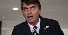 Veja faz montagem fotográfica para chamar Bolsonaro de  louco