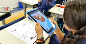 Professora de ciências inova com aulas repletas de tecnologia