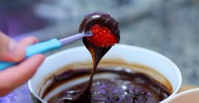 Em 15 minutos: Faça fondue de chocolate antes que o frio acabe