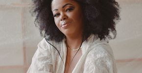 Janine Mathias apresenta “Dendê” no Sesc Belenzinho
