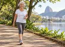 Featured side: Se uma pessoa com mais de 70 anos caminhar 20 minutos por dia, já começará a notar os benefícios