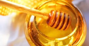 Néctar dos deuses: confira 8 receitas caseiras de beleza com mel