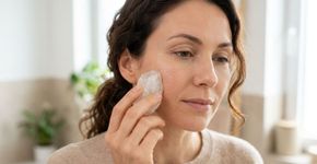 Como usar a pedra hume para eliminar rugas e auxiliar na produção de colágeno