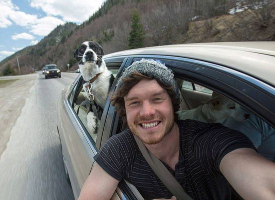 Fotógrafo tira selfies com animais