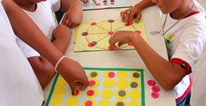 Educadora melhora a qualidade do ensino de criança com Down