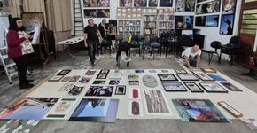 Artistas criam exposição em apoio à livraria Alpharrabio