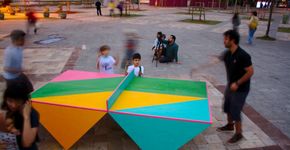 Mesa de pingue-pongue itinerante leva vida a praças de SP