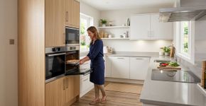 Uma designer de interiores afirma: “A cozinha para pessoas idosas deveria ter isso para evitar que precisem se abaixar.”