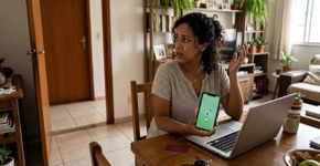 Homem compra kit de tênis e mochila por R$ 184,78 pela internet, rastreamento informa que o pedido foi entregue apesar de ele nunca ter recebido a mercadoria e empresa oferece vale-compra; tribunal determina devolução em dobro e R$ 2 mil por danos morais