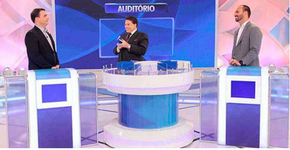 Dimenstein: Sílvio Santos faz filhos de Bolsonaro passarem vergonha