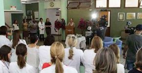 Recém-formados, médicos doam dinheiro da formatura para hospital