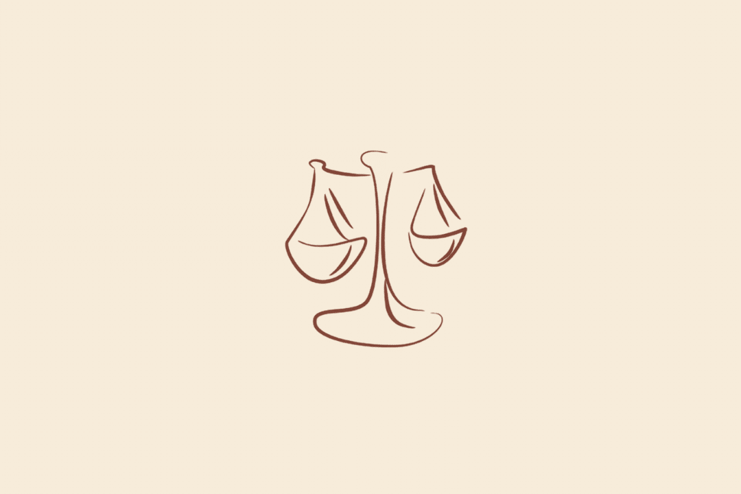 Ilustração minimalista de uma balança de dois pratos, em marrom, representando o signo de Libra sobre fundo bege.