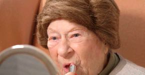 Mulheres de 100 anos de idade falam de sua rotina de beleza