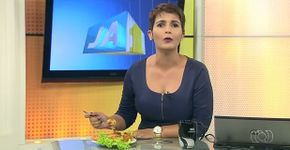 Apresentadora encerra telejornal almoçando na bancada