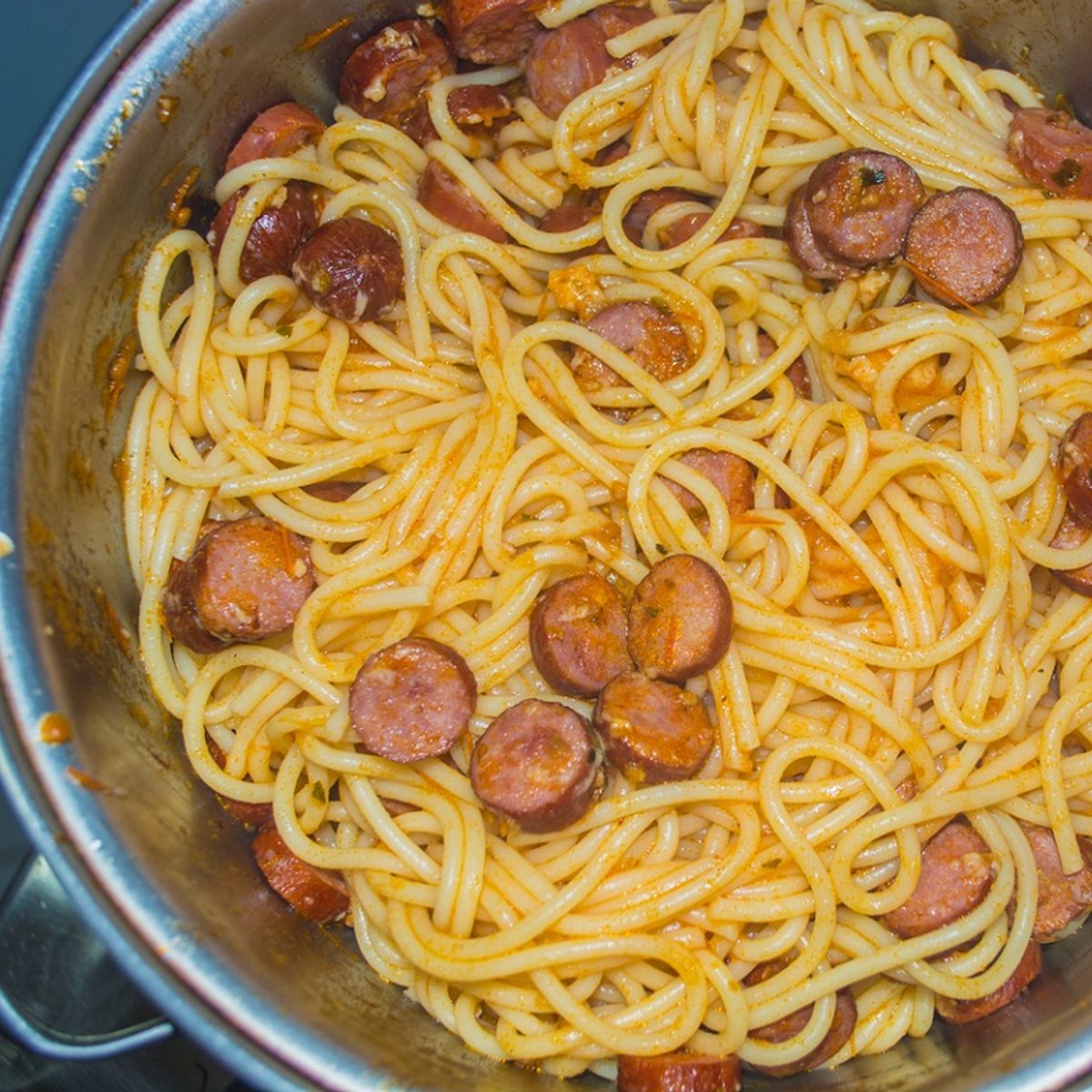 Macarrão com calabresa fácil e cheio de sabor