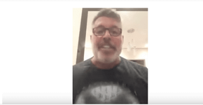 Guru de Jair Bolsonaro usa sexo anal para xingar Alexandre Frota