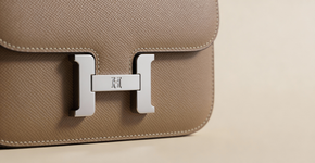 O que significa o “H” na Hermès? Por que algumas bolsas custam o preço de um carro e o que define a lista de espera secreta