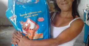 A protetora que cuida de 800 animais numa aldeia indígena de SP