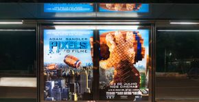 Ponto de ônibus vira game em ação para lançamento de ‘Pixels’