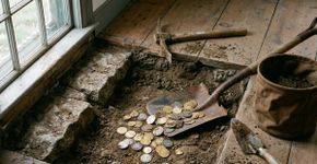 Encontraram 82 moedas enterradas há mais de 200 anos durante a reforma da cozinha de uma antiga mansão: uma delas foi avaliada em vários milhares de dólares