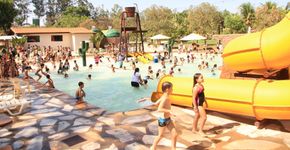 Parque aquático promove lazer de 5 mil alunos de escolas públicas