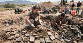 Em 1983, a Atari enterrou caminhões de jogos não vendidos em um lixão; 31 anos depois, uma escavação recuperou cerca de 1.300 cartuchos e alguns foram vendidos por centenas ou mais de US$ 1,5 mil