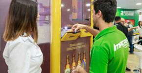 Máquina que troca garrafa vazia e dá desconto chega a todo Brasil