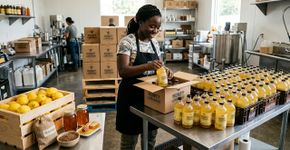Aos 4 anos, montou uma banca de limonada usando uma receita antiga da família e poucos anos depois conseguiu colocar as garrafas nas prateleiras de grandes supermercados
