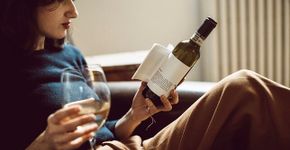Vinícola italiana transforma rótulos de vinho em livro