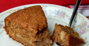 Bolo de banana integral para enriquecer seu café da manhã