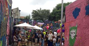 Intervenção urbana na Vila Ipojuca tem ‘túnel aquoso’ e graffiti