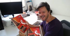 Músico faz sucesso no YouTube e fatura mais de 1 milhão por ano