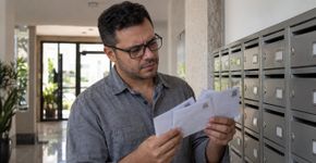 Homem começou a receber cartas destinadas a outra pessoa com exatamente o mesmo nome, ignorou as primeiras e ficou intrigado quando uma delas citou um endereço onde ele próprio já tinha morado