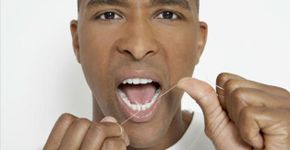 Em declaração polêmica, especialista afirma que usar fio dental não é necessário