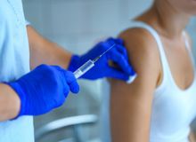 Featured side: Ministério da Saúde faz alerta para quem recebeu vacina contra a dengue nos últimos dias