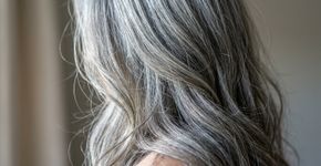 Os cabeleireiros alertam: “O shampoo tonalizante ajuda a manter os cabelos grisalhos claros e brilhantes, mas escolher o produto errado pode deixá los opacos e sem vida”