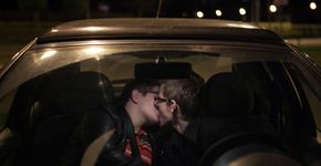 Fotógrafa captura momentos íntimos da vida de casal lésbico