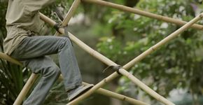 Pai cria ‘A Nave’ para sua filha e crianças redescobrirem a escalada