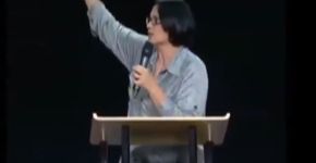 Damares diz que vai às ruas com feministas, mas sem mostrar seios
