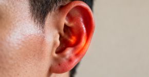 Sua orelha esquentou do nada? Tem explicação e não é fofoca