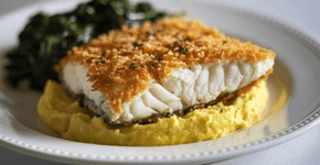 Peixe empanado com purê de batata-doce: aprenda essa receita fácil e proteica para o jantar